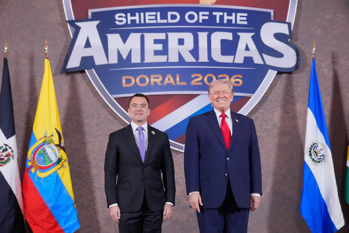 El presidente de Ecuador, Daniel Noboa junto a su homólogo de EE.UU., Donald Trump. Foto: Fuentes oficiales. Sábado 7 de marzo, en Miami, un día antes del bombardeo en la comunidad de San Martín, provincia de Sucumbíos.